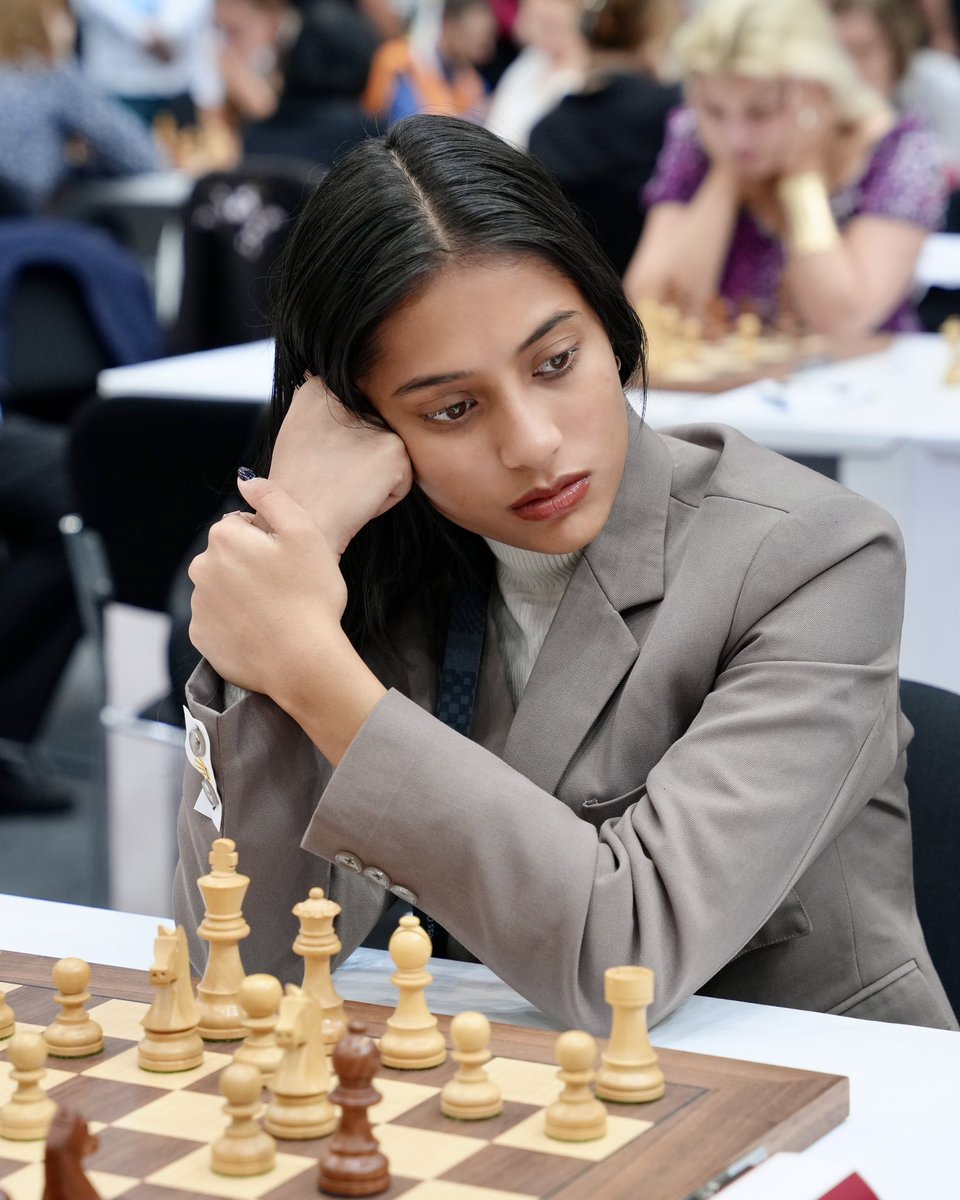 SusanPolgar's tweet photo. Double GOLD for India! 🇮🇳 Team bounced back big time after a bad 8th and 9th round. IM Divya Deshmukh literally carried her team (9.5/11 around 2600 performance), with IM Agrawal Vantika contributed big time (7.5/9 around 2550 performance)! Big congratulations to the team! 👏

#FIDE100 #BudapestOlympiad 

@FIDE_chess @WOMChess @aicfchess