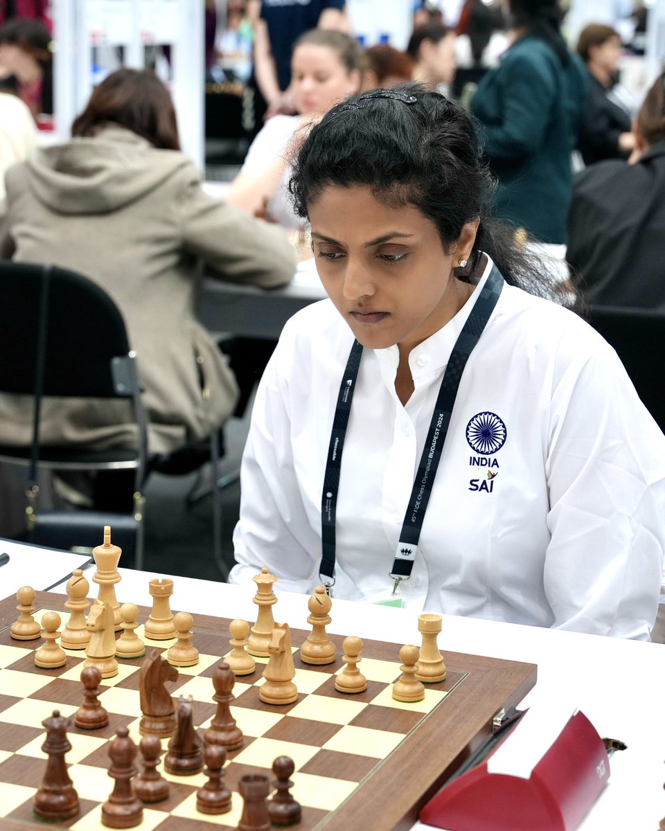 SusanPolgar's tweet photo. Double GOLD for India! 🇮🇳 Team bounced back big time after a bad 8th and 9th round. IM Divya Deshmukh literally carried her team (9.5/11 around 2600 performance), with IM Agrawal Vantika contributed big time (7.5/9 around 2550 performance)! Big congratulations to the team! 👏

#FIDE100 #BudapestOlympiad 

@FIDE_chess @WOMChess @aicfchess