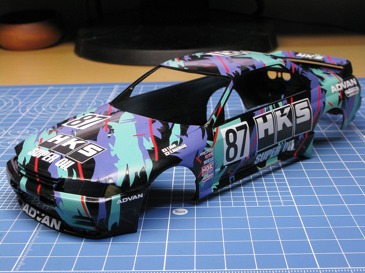 tanoshii_mokei's tweet image. #ハセガワ
1/24 #HKS #AXIA #R32 GT-R (16)

今日のデカール

HKSは残りのフロントマスクの回り込み部やグリル、リアスポイラーなどに貼り込み完了です。
続いてAXIAも始めました。ビビッドな配色のデカールはHKSに比べ分割が少なく、大判になっています。落ち着いてなじませていきましょう😊
