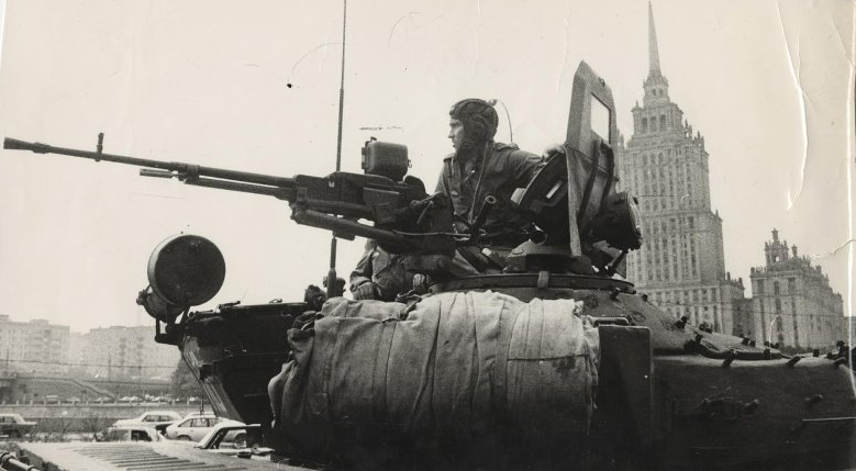sitnikov_94's tweet photo. Танки Т-80 в Москве.

Россия
Октябрь 1993
#ModernConflicts https://t.co/mq9ZAeefS1