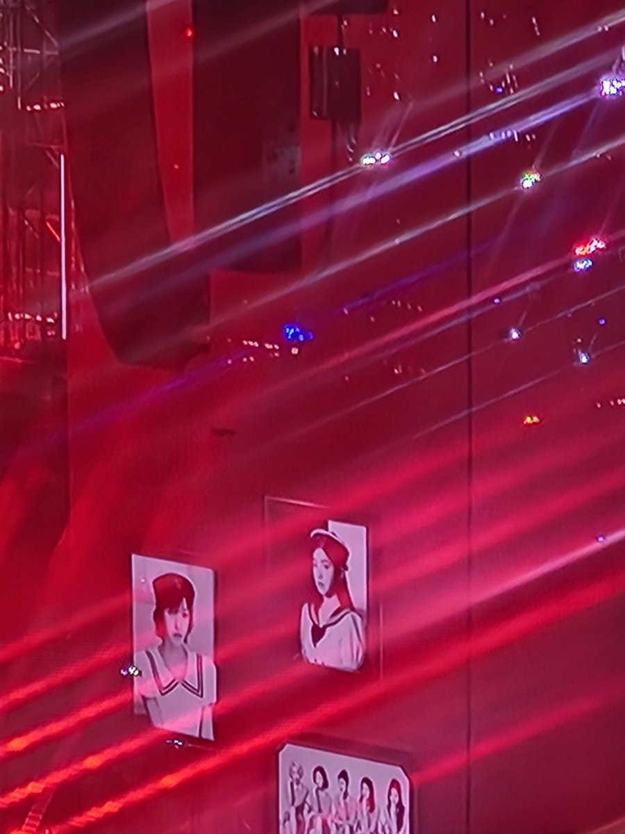 wenrenesnitch's tweet photo. Wendy and Irene were featured along with other female artists in IU's Shh.. VCR 🩵🩷
#IRENE #WENDY #아이린 #웬디 https://t.co/JQTN8CUi7d