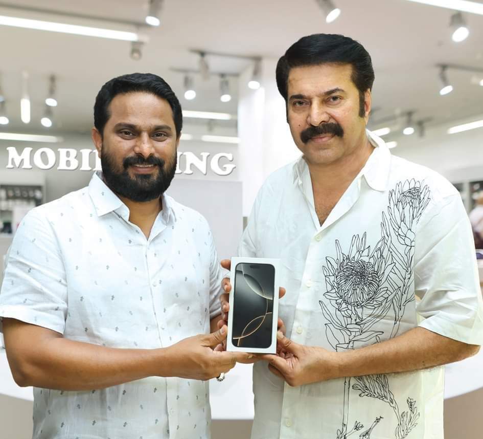 MegastarUpdatez's tweet photo. @mammukka Upgraded to Iphone 16 PRO Max. 📱

#Mammootty
#MobileKing https://t.co/nLVKSRduPy