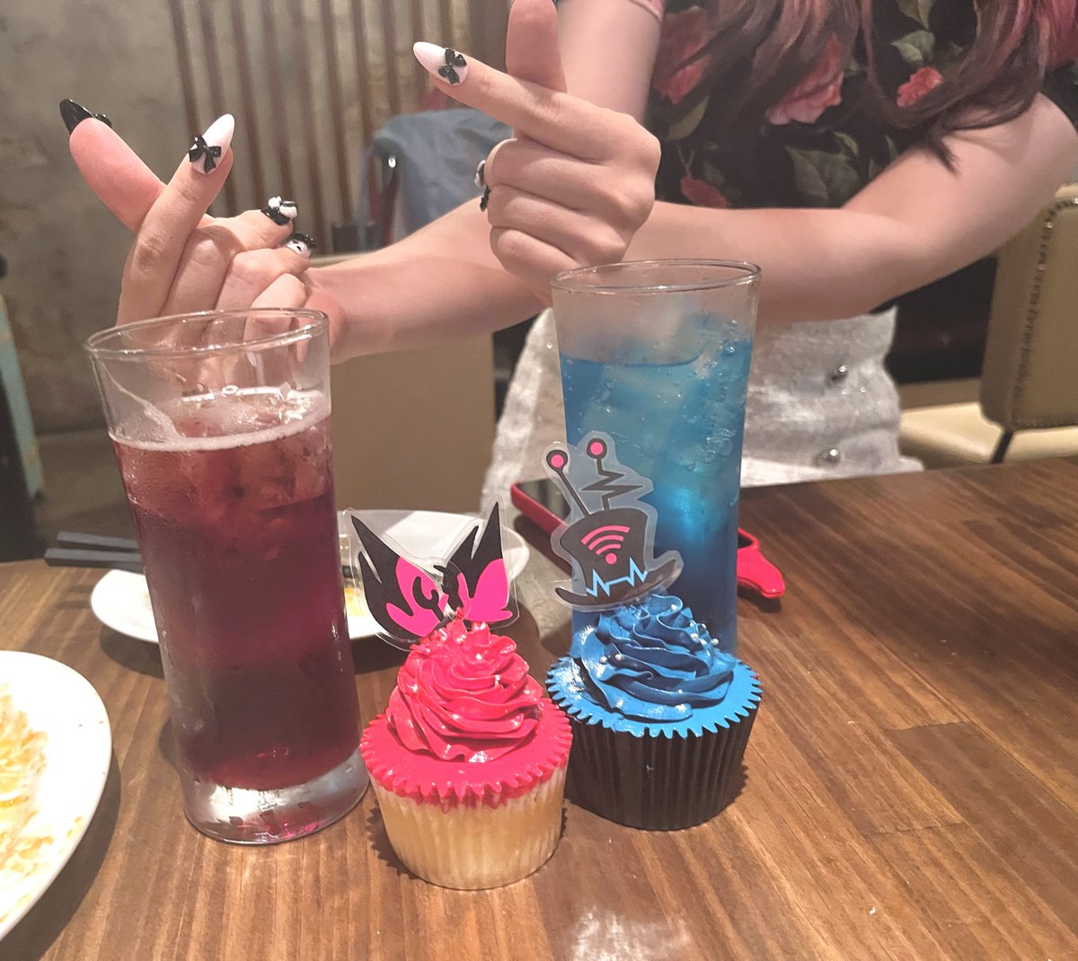 LEO_OHDEER's tweet image. 大人数ヴォクアラ女体化アンソロジーオフ会ありがとうございました💖💖
超幸せな1日でした😚💙❤️
ヴォクアラ女体化よ、永遠なれ🫶💕💕