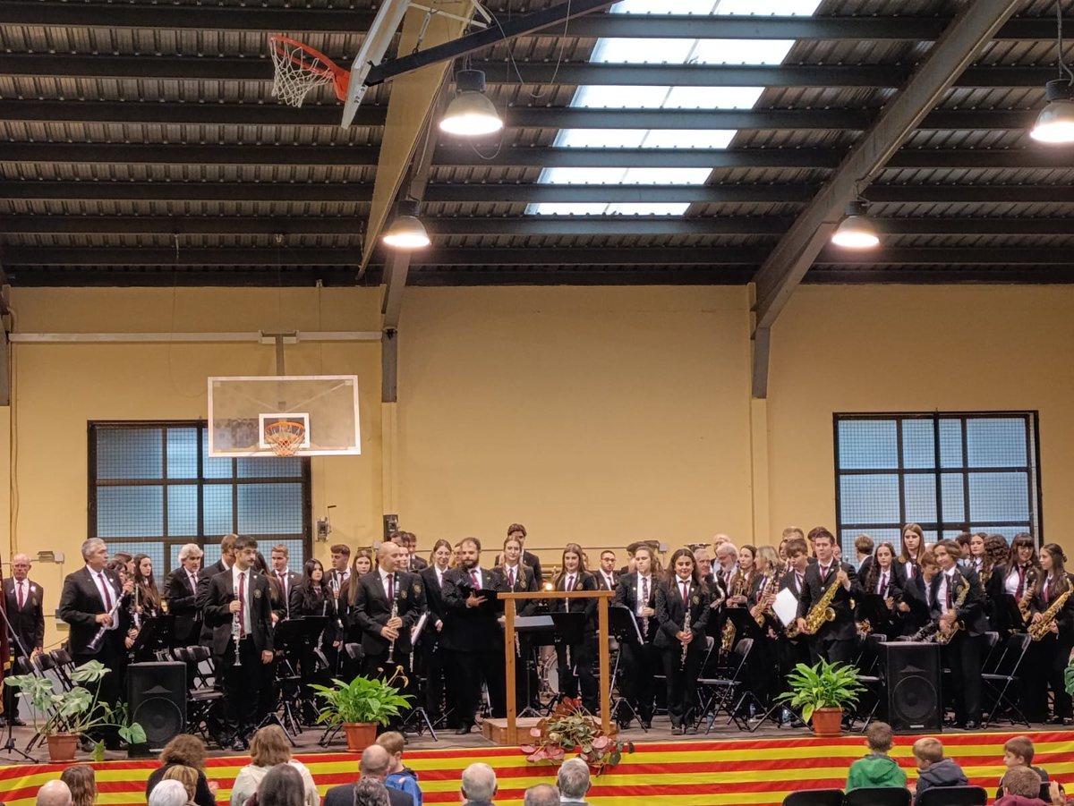 BandaMscaTeruel's tweet photo. Ayer fue uno de esos días en los que disfrutamos de la música de banda y del buen ambiente que reina entre las agrupaciones de la provincia de Teruel. 
Gracias a la Banda de Mosqueruela por acogernos y organizar un gran encuentro. Enhorabuena a todas las Bandas participantes https://t.co/6rBwvX7vrS