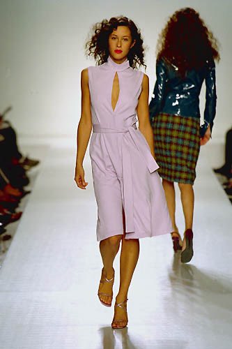 dumbandfunn's tweet photo. Natasha Naginsky wearing a stunning dress by Richard Tyler (F/W 2000) while giving Carrie the ultimate death stare https://t.co/mgGLRUClVQ