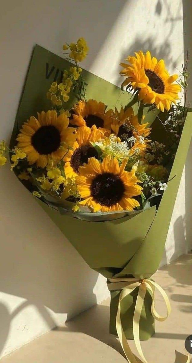 saniapakeT's tweet photo. Boleh ga si beli buqet bunga buat diri sendiri? Hahaha 
Random thought. 
#Pinterest https://t.co/NZFvHb9csQ