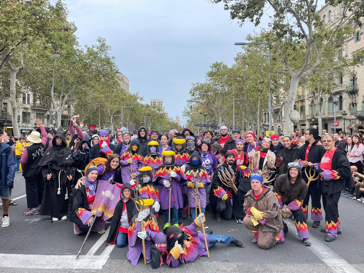 Dracs, Diables i Gegants de La Sagrera (@diables_sagrera) on Twitter photo Grans Correfocs de la Mercè 2024! 🔥🥁😈
Un plaer tornar a cremar els carrers de Barcelona durant el correfoc infantil i adult💥
I sempre, a ritme de <a href="/SagreSamba/">SagreSamba Percussió ®</a> 🥁
#dracdiablesigegantsdelasagrera #somcultura <a href="/Cultupopularbcn/">Cultura Popular Barcelona</a> #LaSagrera #Barcelona <a href="/DiablesCiutatB/">DiablesCiutatBCN</a> Grans Correfocs de la Mercè 2024! 🔥🥁😈
Un plaer tornar a cremar els carrers de Barcelona durant el correfoc infantil i adult💥
I sempre, a ritme de <a href="/SagreSamba/">SagreSamba Percussió ®</a> 🥁
#dracdiablesigegantsdelasagrera #somcultura <a href="/Cultupopularbcn/">Cultura Popular Barcelona</a> #LaSagrera #Barcelona <a href="/DiablesCiutatB/">DiablesCiutatBCN</a>