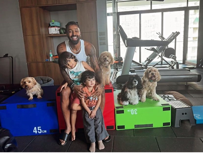 MidnightMusinng's tweet photo. Hardik Pandya posts a wonderful picture with his son !! ❤️

#INDvBAN #Ashwin #RavindraJadeja #IndiaC  #INDvsBANTEST #BANvIND #WTC25 #IndVsBan https://t.co/EpKI8MpZbY