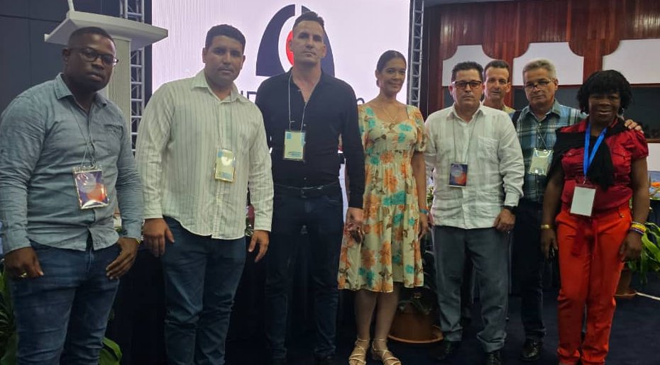 Ciencia_Fractal's tweet photo. Concluyen jornadas del #VCongresoInternacional de #MineríaYMetalurgia #MINEMETAL_2024, exposiciones #orales, #ForoDeNegocios. #ResponsabilidadAmbiental y #social de la industria minero-metalúrgica en #Cuba. @Ecovida_Pinar y @moreiram_jesus @YoelMaqueira @citma_cuba @AMA_CUBA https://t.co/EurUdmKqN4