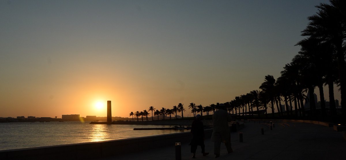 GulfTimes_QATAR's tweet photo. Summer ends and autumn begins astronomically this year on Sunday, September 22, says the Department of Meteorology.  Also, the chances of formation of local rain clouds increases, adds the Met Dept. 
#QatarSummer #QatarWinter @qatarweather https://t.co/FZ6uGqOhmN