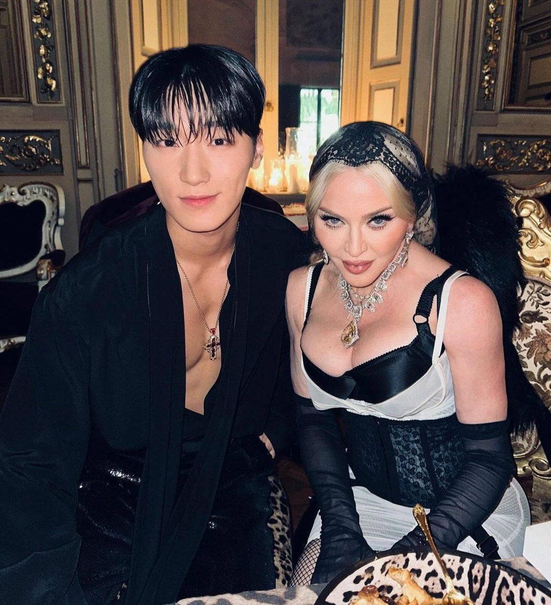 sankaissed's tweet photo. A PICTURE OF SAN WITH MADONNA !!! https://t.co/EbwlxwiduE