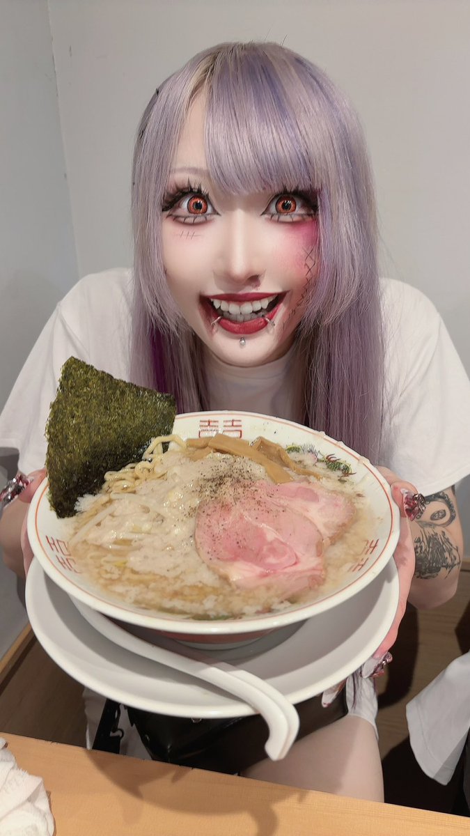 ix_qoa's tweet photo. ゴンとラーメン同行🍜ˆ⠒̫ˆ◝੭
ゴンのイチオシのお店連れてってもらった〜！
#あんりゴン接触報告  #ゴンさん見て https://t.co/7kEmqqXBxH