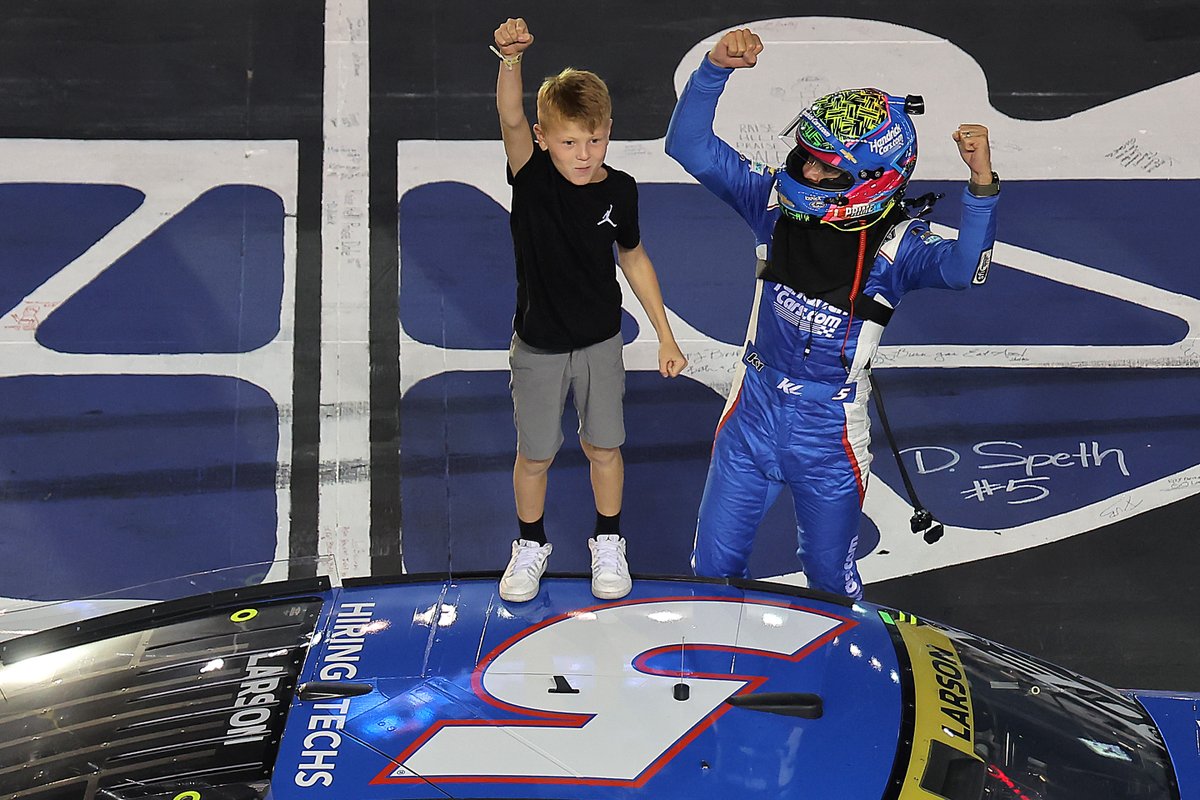 Hendrick Motorsports (@teamhendrick) on Twitter photo A record-breaking performance.
<a href="/KyleLarsonRacin/">Kyle Larson</a> 's 462 laps led at Bristol was the most a Hendrick Motorsports driver has ever led in a single race. A record-breaking performance.
<a href="/KyleLarsonRacin/">Kyle Larson</a> 's 462 laps led at Bristol was the most a Hendrick Motorsports driver has ever led in a single race.
