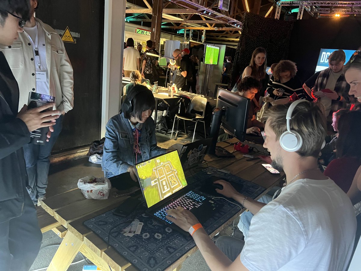 _ProjectSolar_'s tweet image. We had a blast at GGX! A big thanks to all who tried our game and gave us some great feedback!

#ggx #gothenburggamingexperience #projectsolar #ringön #gamingevent #puzzles