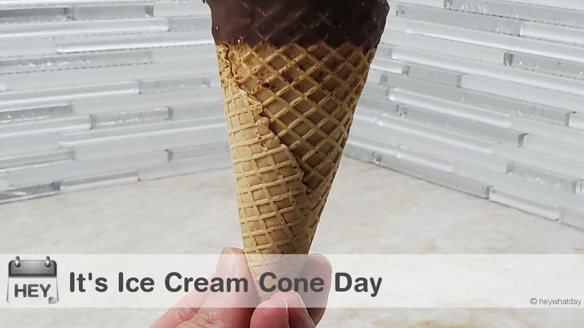 HeyWhatDay's tweet image. It's Ice Cream Cone Day! 
#IceCreamConeDay #NationalIceCreamConeDay #Dessert