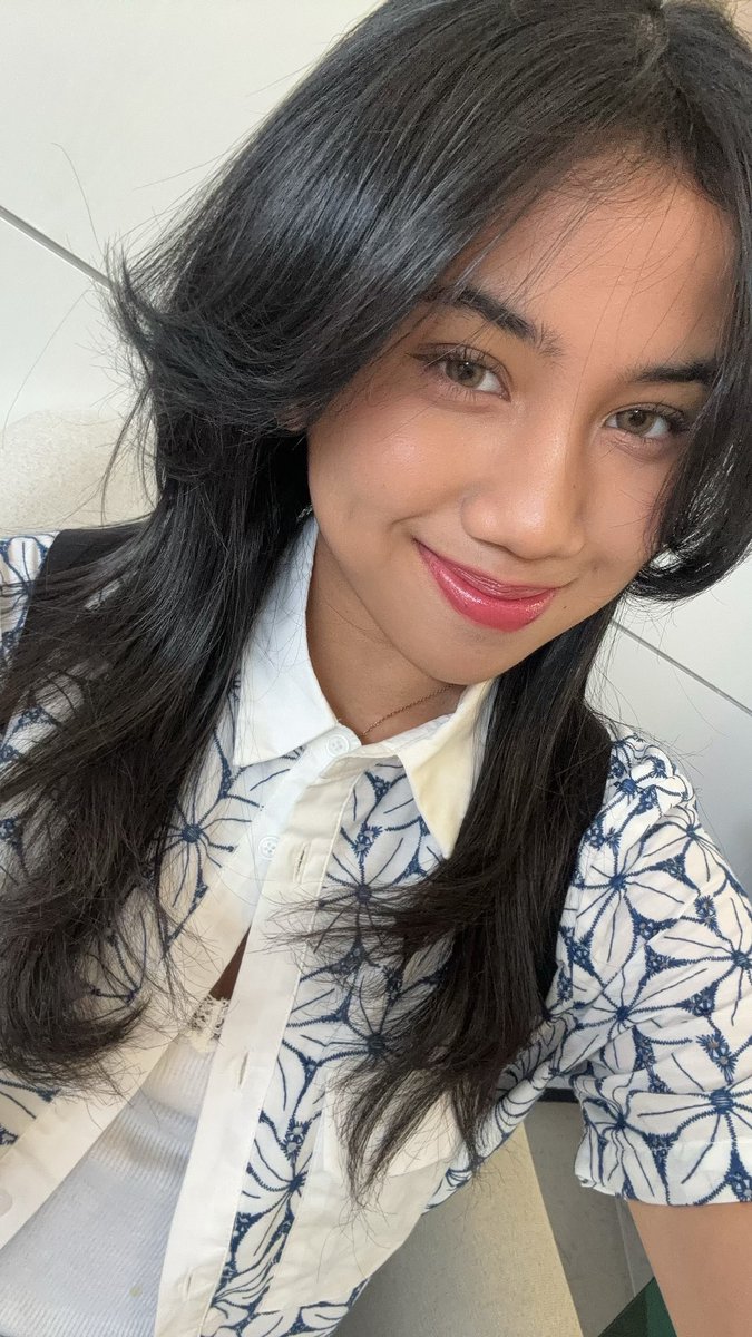 ejejcaa's tweet image. perdana ootd minggu ini😝☝🏻