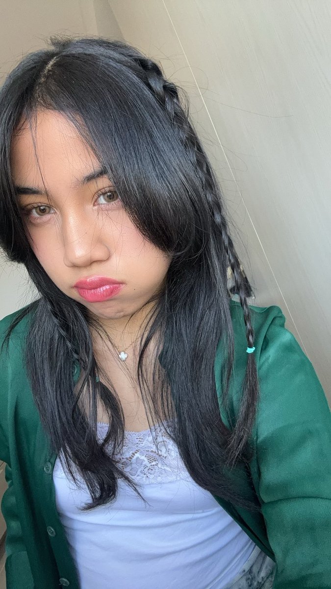 ejejcaa's tweet image. perdana ootd minggu ini😝☝🏻