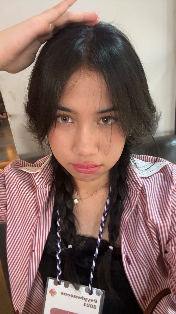 ejejcaa's tweet image. perdana ootd minggu ini😝☝🏻