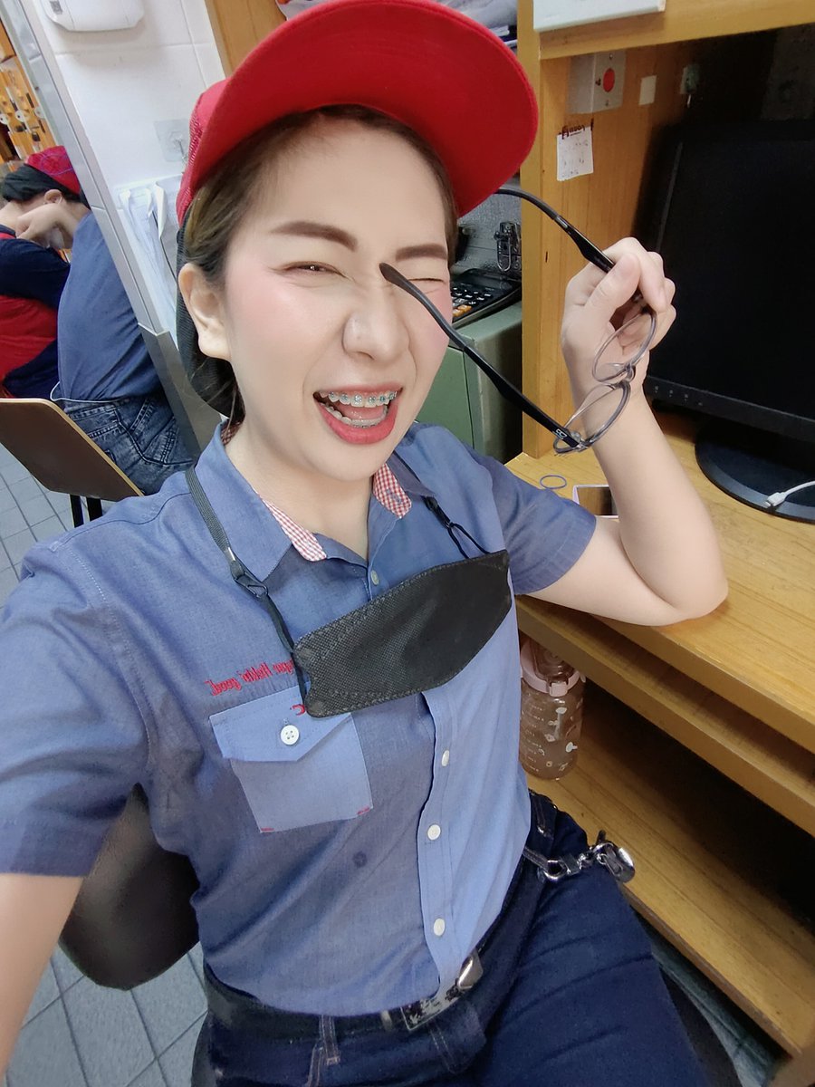 Aoom1358's tweet photo. อย่าดูถูกว่าตัวเองไม่เก่งอะไรเลย อย่างน้อยก็กินเก่ง กับใช้เงินเก่งอยู่นะ
#โสดดด #สวยรวยเก่ง #หมูเด้งที่เป็นฮิปโป #ทักมาคุยได้ #ทุกจังหวัด 
ID : Aoom3102 https://t.co/Rb3A0UCwcO