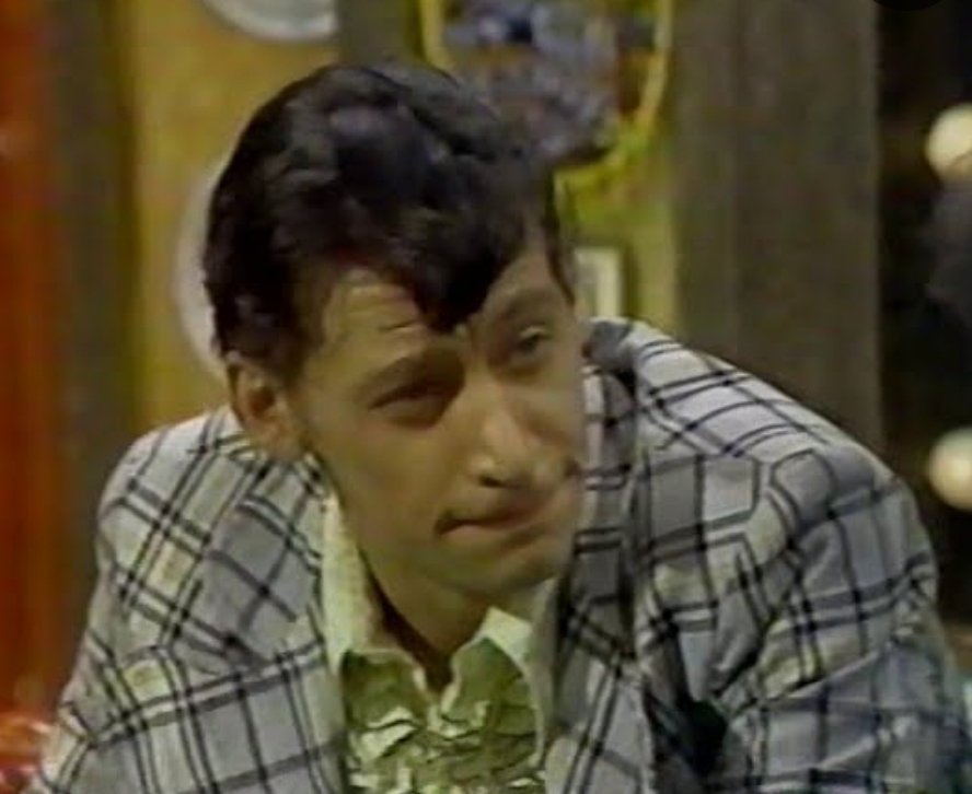 jimvarneybook's tweet photo. Jim Varney's "Virgil Simms" character, who appeared on Martin Mull's mock talk show "Fernwood 2 Night" in the late 70's, was known as the motor home daredevil as he would jump a "fully equipped" Winnebago over a row of motorcycles. Did he inspire this??  https://t.co/6TiAyYWo3z https://t.co/QihVBwbZ6W