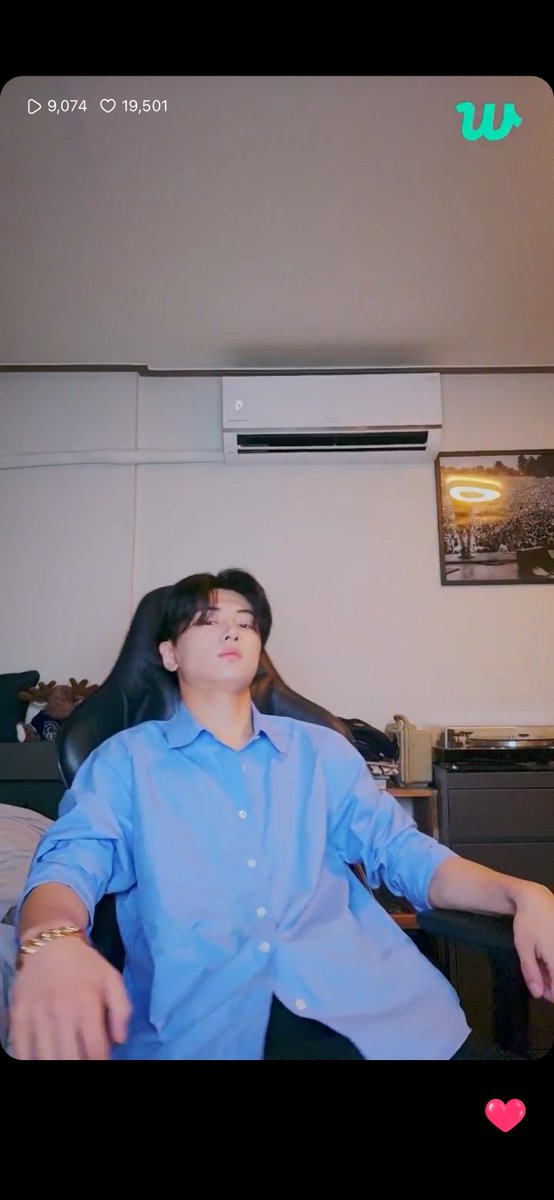 JAY LIVE HHHSHSHS HE IS SO JAY OF HIM