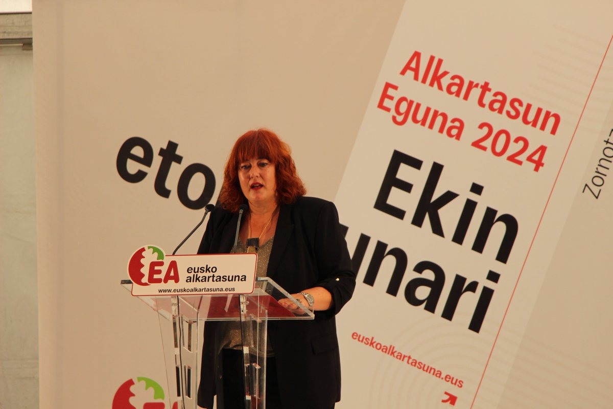 ealkartasuna's tweet photo. 🔴 Eusko Alkartasuna considera que “hay mimbres suficientes para hablar de un nuevo estatus”

▶️ Ve al PNV “entre dos aguas” y recuerda al PSE que su posición contraria al derecho a decidir es minoritaria.

https://t.co/4ifTOnLX4u

#EkinEtorkizunari #AlkartasunEguna2024 https://t.co/Fon4UVImCQ
