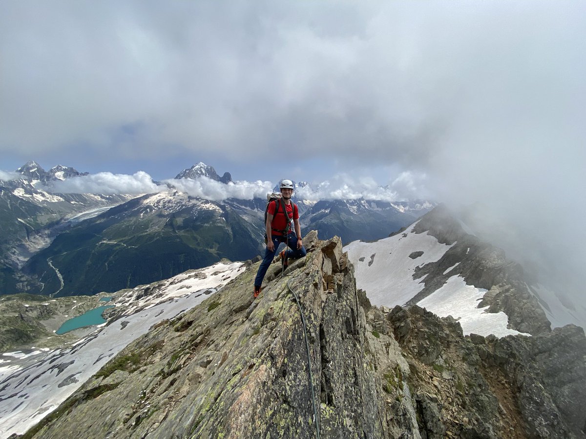 mountain-instruction tweet media
