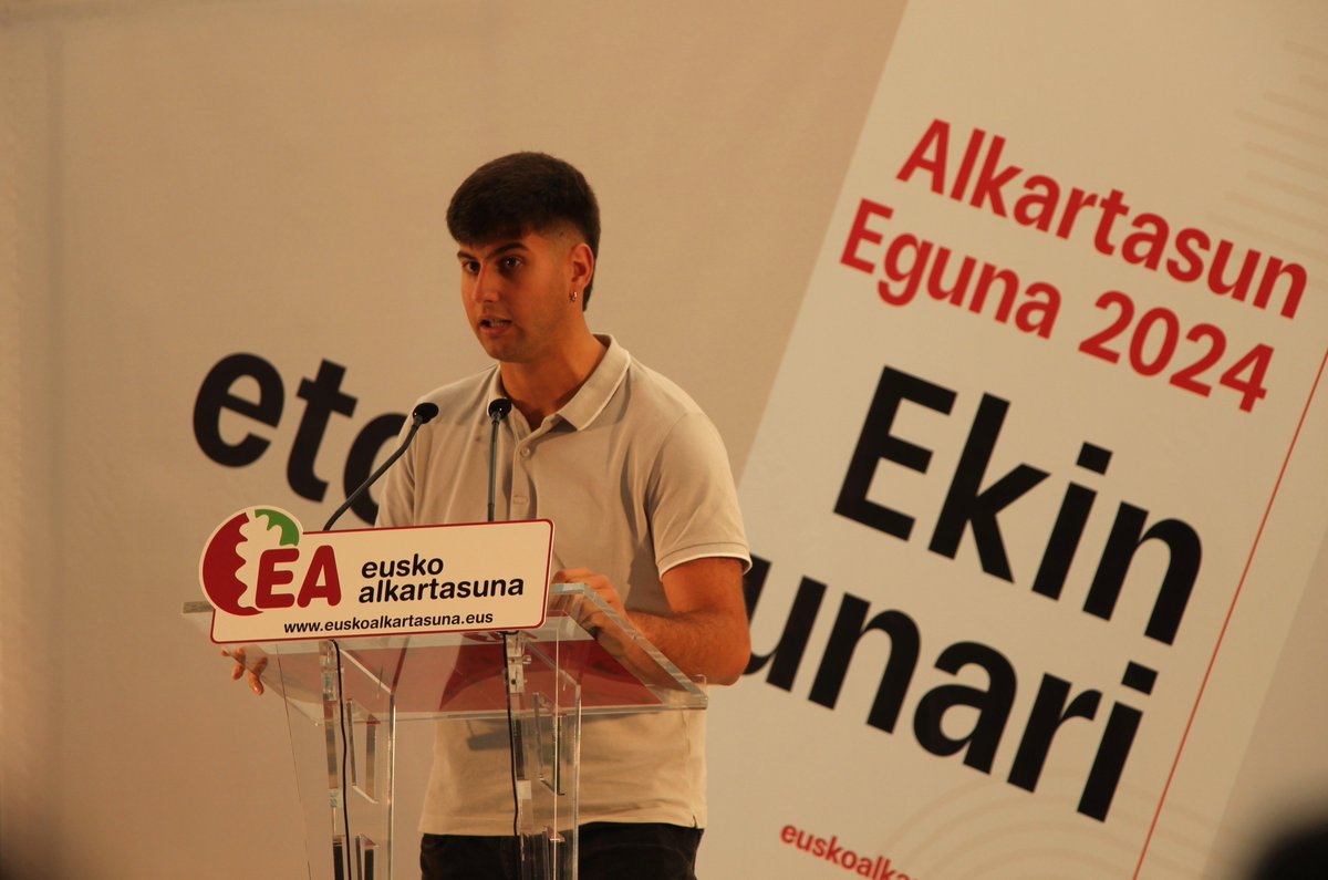 ealkartasuna's tweet photo. 🔴 Eusko Alkartasuna considera que “hay mimbres suficientes para hablar de un nuevo estatus”

▶️ Ve al PNV “entre dos aguas” y recuerda al PSE que su posición contraria al derecho a decidir es minoritaria.

https://t.co/4ifTOnLX4u

#EkinEtorkizunari #AlkartasunEguna2024 https://t.co/Fon4UVImCQ