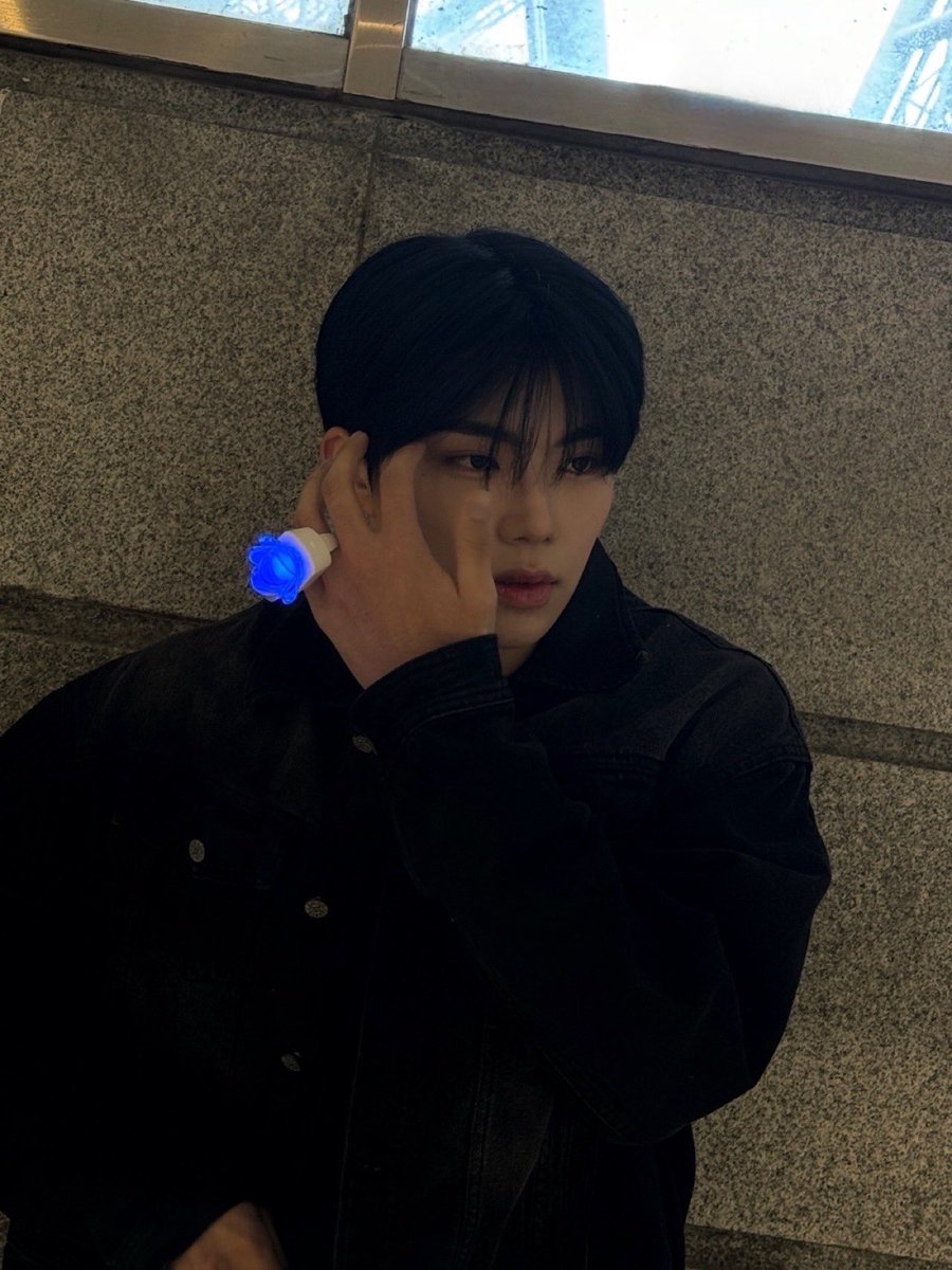 ZB1_official's tweet image. _💌

제로즈 ! 한국 콘서트 잘 마무리할 수 있게 해줘서 너무 고마워요 3일간 공연장을 가득 채운 제로즈의 함성과 열기가 저를 너무 행복하게 만들었어요 언제나처럼 같이 웃고 같이 행복한 날들 만들어가요 사랑해요💙

#PARKGUNWOOK #박건욱
#ZEROBASEONE #ZB1 #제로베이스원