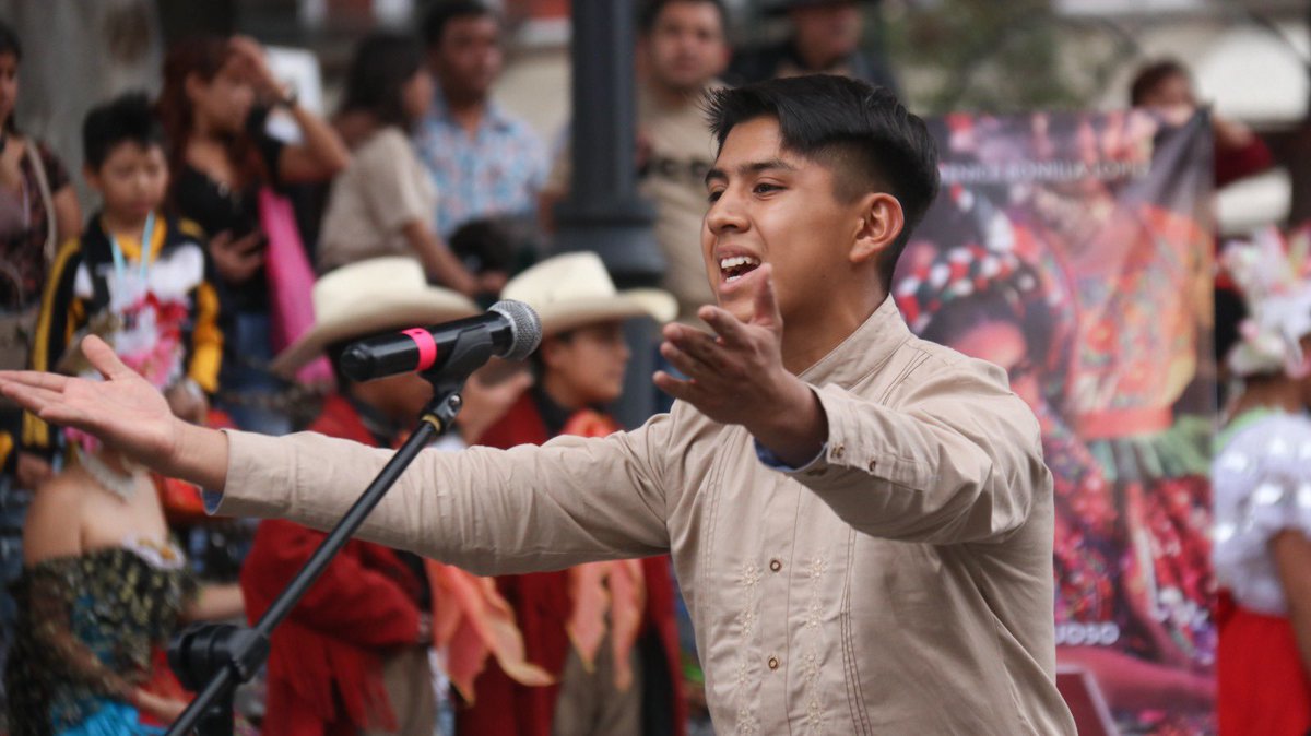 soyaquiles1's tweet photo. Esa bella arma que debe conocer el pueblo
 
Se realizaron 9 concursos de declamación en el estado, en los que participaron niños, estudiantes, universitarios, artistas, obreros, campesinos y colonos. Lograron reunir a más de 400 declamadores

Artículo en: https://t.co/E5AkPpEdSL https://t.co/An5enSchzw