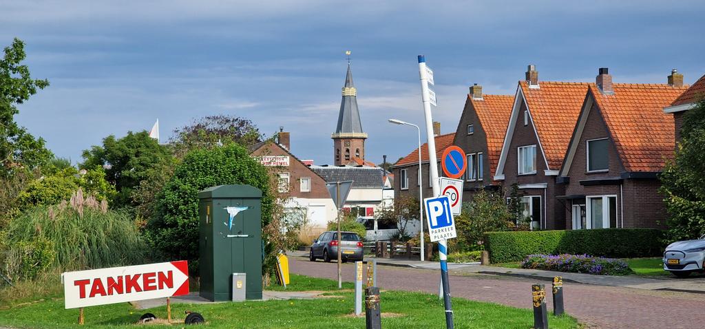 Martin1960's tweet photo. Via #Groede en #Boerenhol (jawel, beminde ongelovigen: dat bestaat Γ©cht...) ruim op tijd weer terug in de veerhaven van #Breskens. Irritante oostenwind in de flank, maar het is droog gebleven ππ₯π΄ββοΈ https://t.co/0sp0lxVNHV