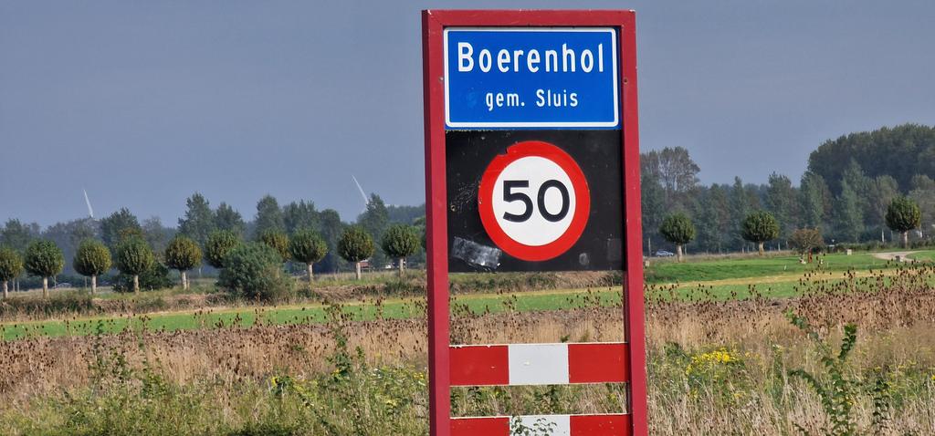 Martin1960's tweet photo. Via #Groede en #Boerenhol (jawel, beminde ongelovigen: dat bestaat Γ©cht...) ruim op tijd weer terug in de veerhaven van #Breskens. Irritante oostenwind in de flank, maar het is droog gebleven ππ₯π΄ββοΈ https://t.co/0sp0lxVNHV