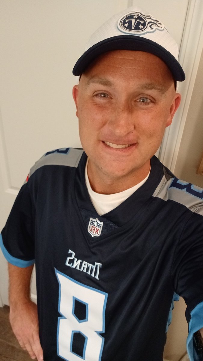 Jbriggsy_14's tweet photo. Woke up feeling like it's time to #TitanUp !! Today it's personal. My boy @StephensonMick and his #GoPackGo go against the boys today🤪. I'm for the boys thru and thru!! @Titans good luck and best of luck to your @packers Micky!! #TENvsGB #NFL #Titans https://t.co/AMJEN6XPYM