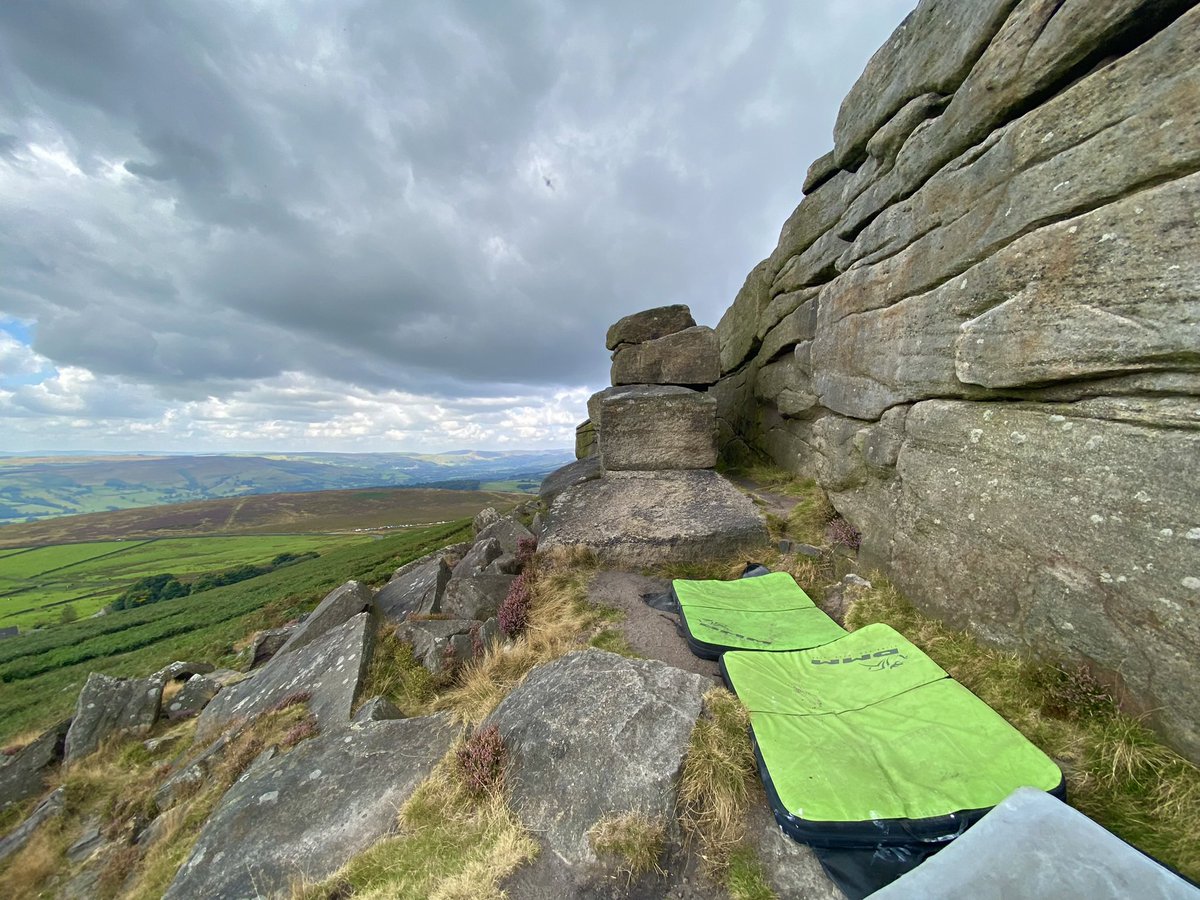 mountain-instruction tweet media