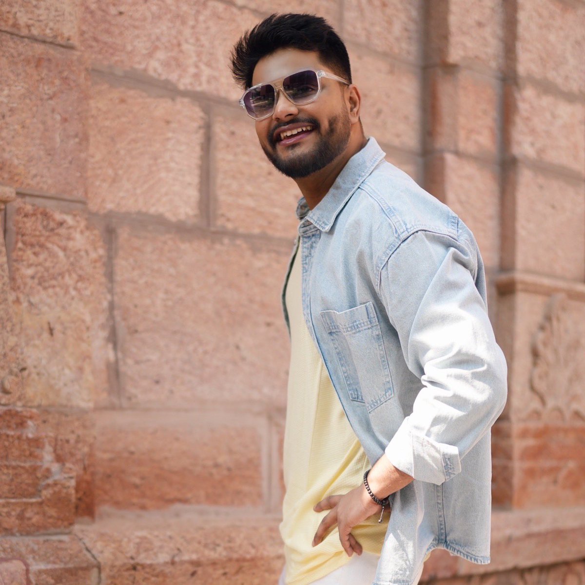 ActorAnanth's tweet photo. HAPPY ❤️
Thank you for all the love and overwhelming support and messages and for all the feedback’s you all have been giving for #NOVP #nanbanoruvanvanthapiragu ❤️ - GRATITUDE 🙏 Will always strive to give good work and will always keep improving ! Thanks for the love ❤️ https://t.co/W0VY1poU9H