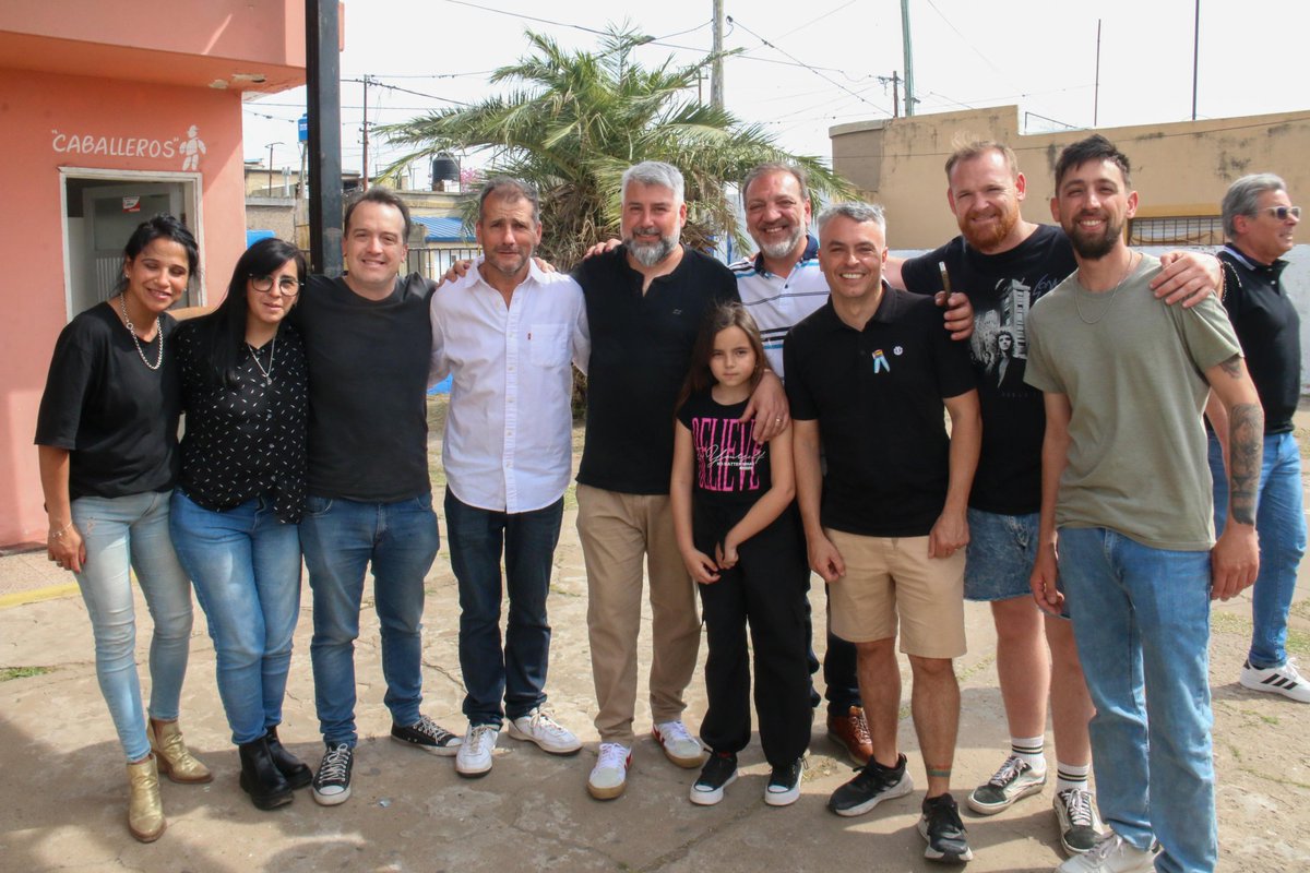 jqnblanco's tweet photo. Socialismo en acción 🌹

El @pssantafe presente en cada localidad de la provincia. Participamos de la mesa departamental de Constitución y compartimos un gran almuerzo junto a compañeras y compañeras del Departamento San Lorenzo. Lo mejor está por venir 💪 https://t.co/nLXCZsVkTi