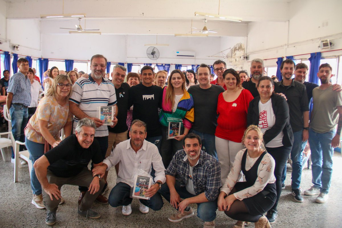 jqnblanco's tweet photo. Socialismo en acción 🌹

El @pssantafe presente en cada localidad de la provincia. Participamos de la mesa departamental de Constitución y compartimos un gran almuerzo junto a compañeras y compañeras del Departamento San Lorenzo. Lo mejor está por venir 💪 https://t.co/nLXCZsVkTi
