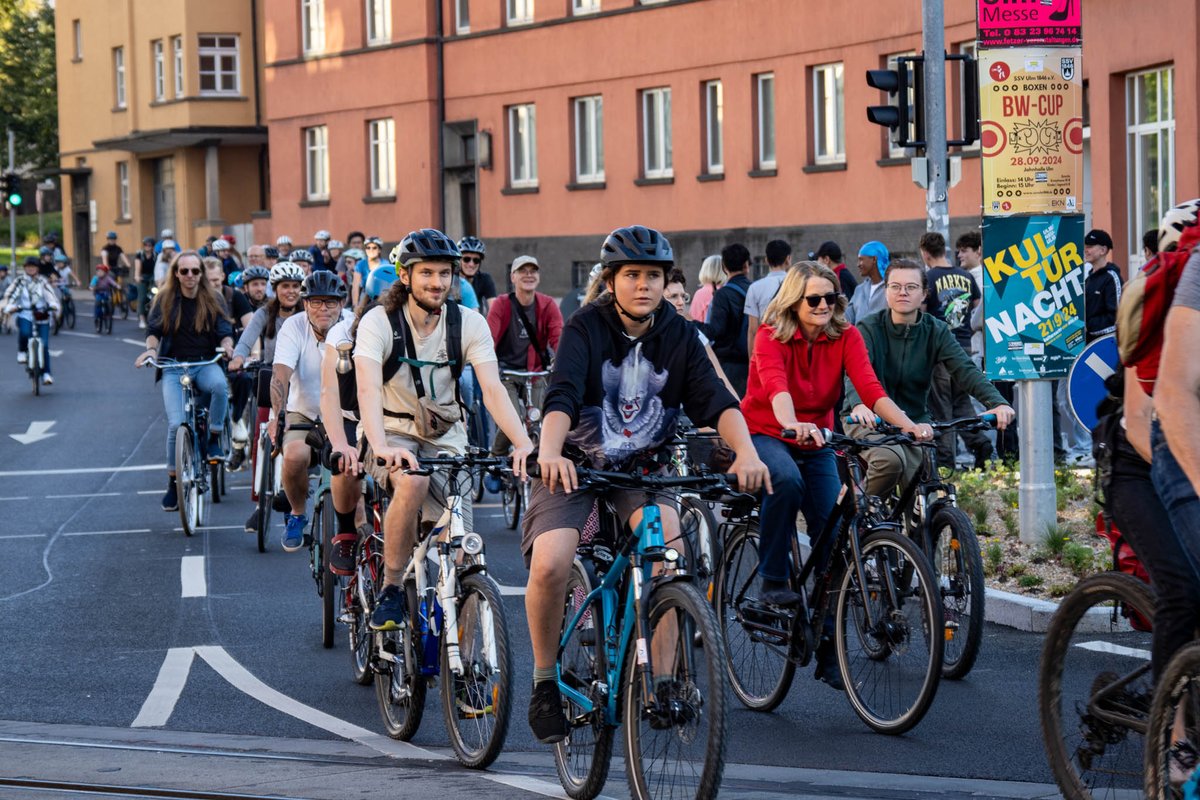 Stef2Ulm's tweet image. Auch #Ulm und #NeuUlm...
Nochmal ein paar von der #FridaysForFuture Fahrraddemo.