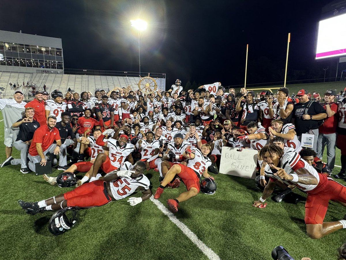 GREAT WIN for <a href="/SEMOfootball/">SEMO Football</a> last night over #7 SIU in C’dale. Enjoyed meeting <a href="/coachrcoon/">Ricky Coon</a> <a href="/DcPippin20870/">DC Pippin</a> and <a href="/PAC10_/">Paxton DeLaurent</a> after the game!!!!