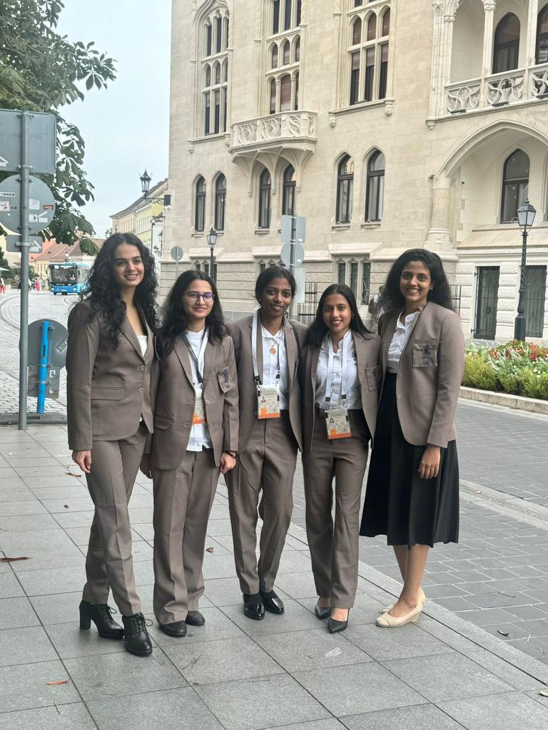 INDARRA40761095's tweet photo. BREAKING!!

Indian women 🇮🇳 beat Azerbaijan to clinch Gold at the 45th #ChessOlympiad 

DOUBLE GOLD for India! 🇮🇳

Both Indian men and Women win GOLD at the #ChessOlympiad2024 ❤️#ChessOlympiad2024
#hobi 
#andhra 
#indiac https://t.co/x56wZGq9zm