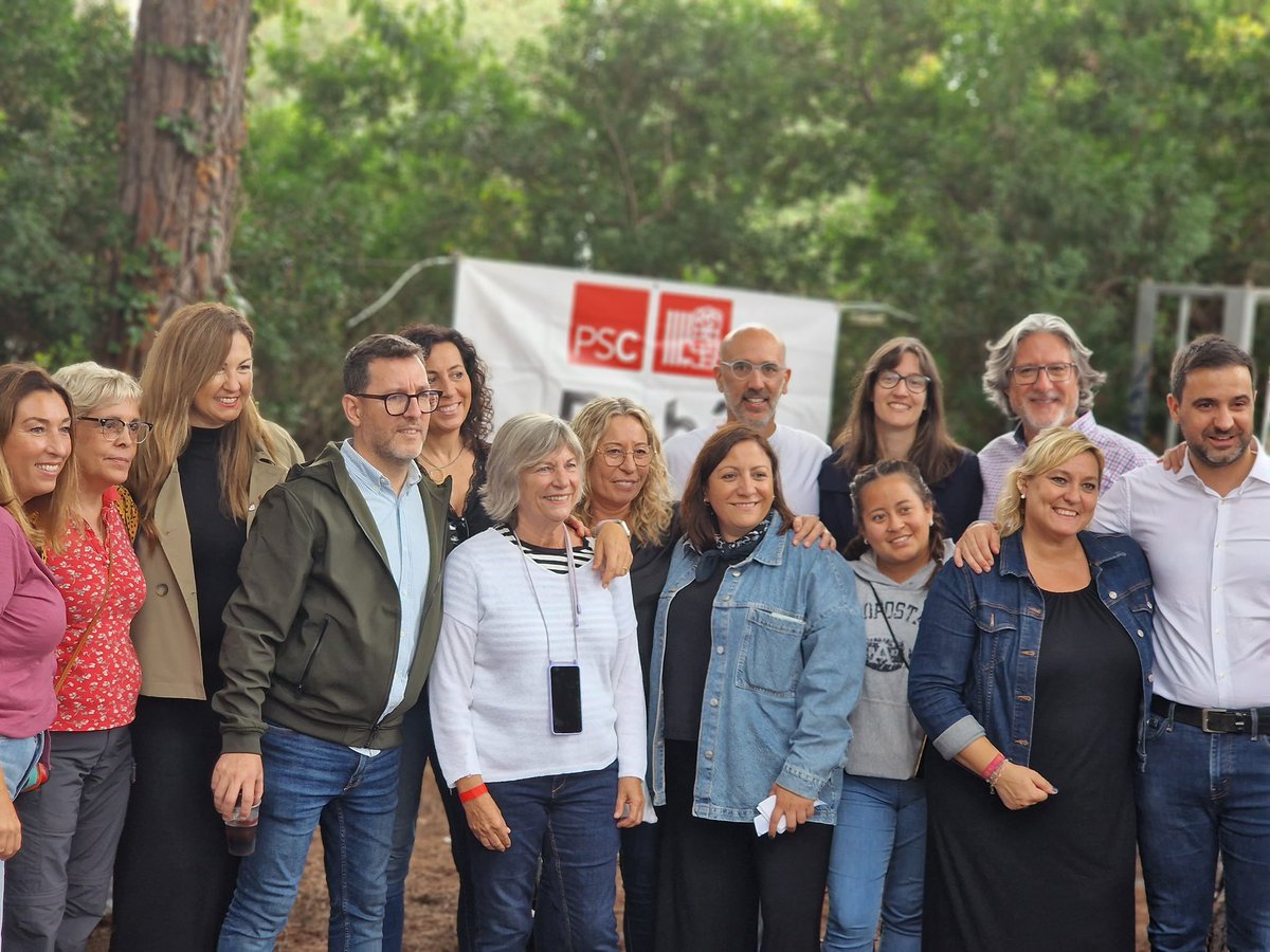 arandapaco's tweet photo. Moments a la Festa de la Rosa de @socialistes_cat 
Els socialistes vallesans amb una gran representació de totes les agrupacions amb més de 750 persones. @PSCVOCC https://t.co/sSb5IUVs9R