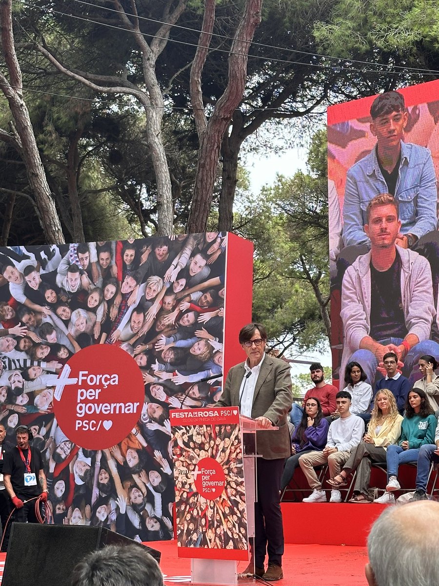 arandapaco's tweet photo. Moments a la Festa de la Rosa de @socialistes_cat 
Els socialistes vallesans amb una gran representació de totes les agrupacions amb més de 750 persones. @PSCVOCC https://t.co/sSb5IUVs9R