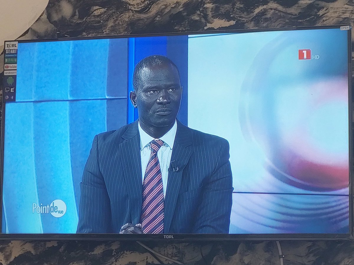 GAYEBara's tweet photo. Me Oumar youm sur la télévision nationale. Émission point de vue. 
Il faut encourager ce pluralisme démocratique dans l'audiovisuel public. https://t.co/L470USB4sw