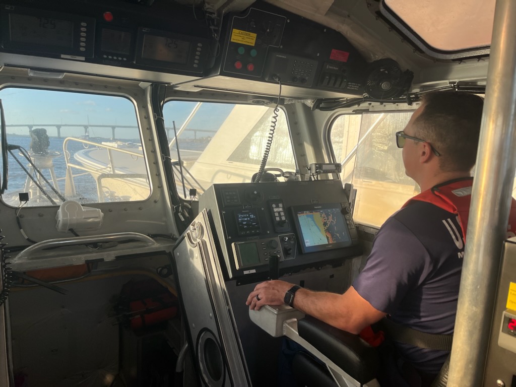 USCGSoutheast's tweet photo. #AncientCity assist! π₯οΈ π A @USCG Station Mayport boat crew assisted a disabled 55-foot boat 2 miles east of #StAugustineInlet.
The Station Mayport boat crew safely towed the boat to the Vilano Boat Ramp. No injuries were reported.
#USCG #Florida #FirstCoast #BoatSafe https://t.co/dxGJw4W0v1