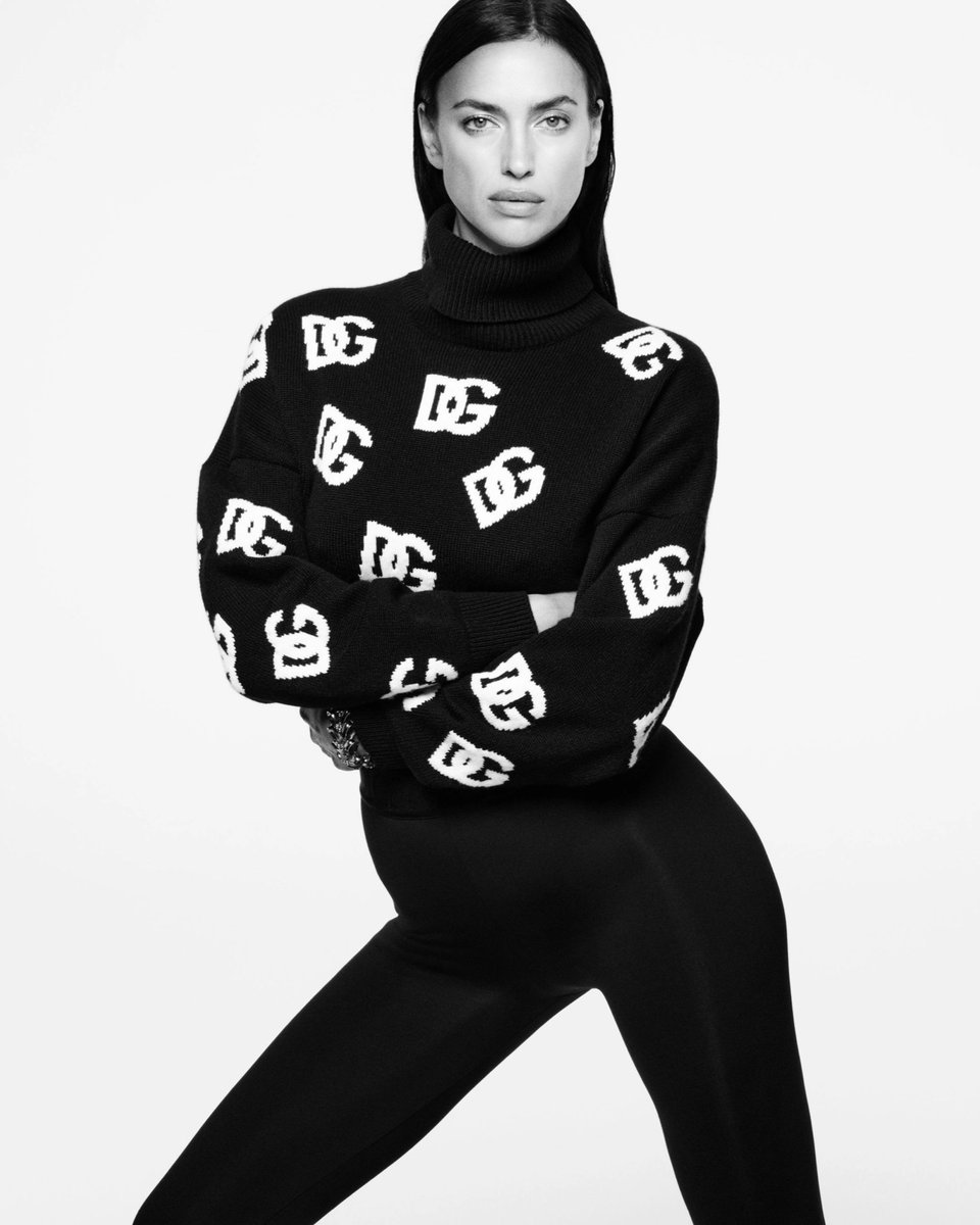 worlds_moda's tweet photo. #editorialsWM (3/3)

#ELLEUS,
November 2023.
By #DanielJackson

#IrinaShayk https://t.co/1gTMgxJqqG