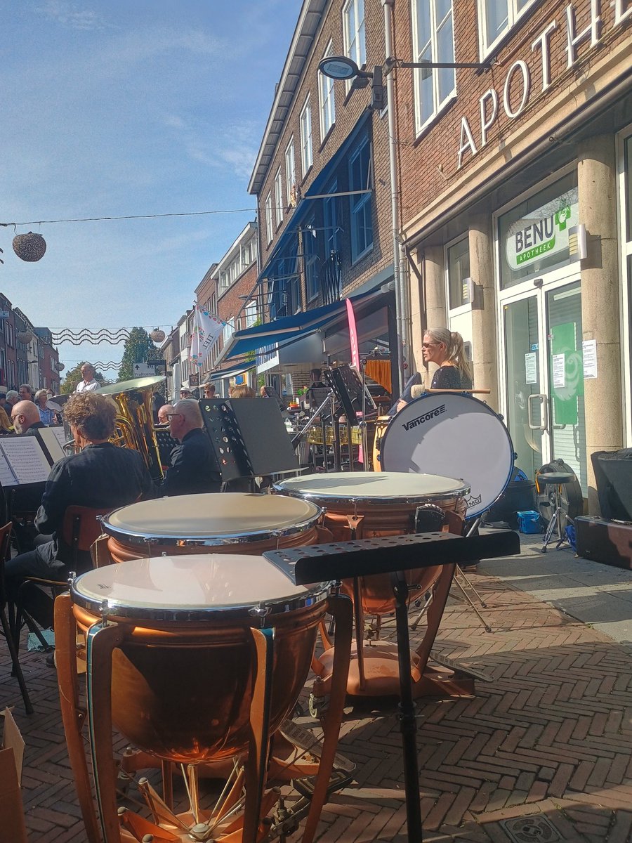 Groot feest bij het eerste buiten optreden van ons Nieuw Talent Orkest, gestart in januari met muziekmaken en nu een optreden in het corso weekend 🍍🍒🍎🎶☀️

#fruitcorso #corsoconcert #tiel