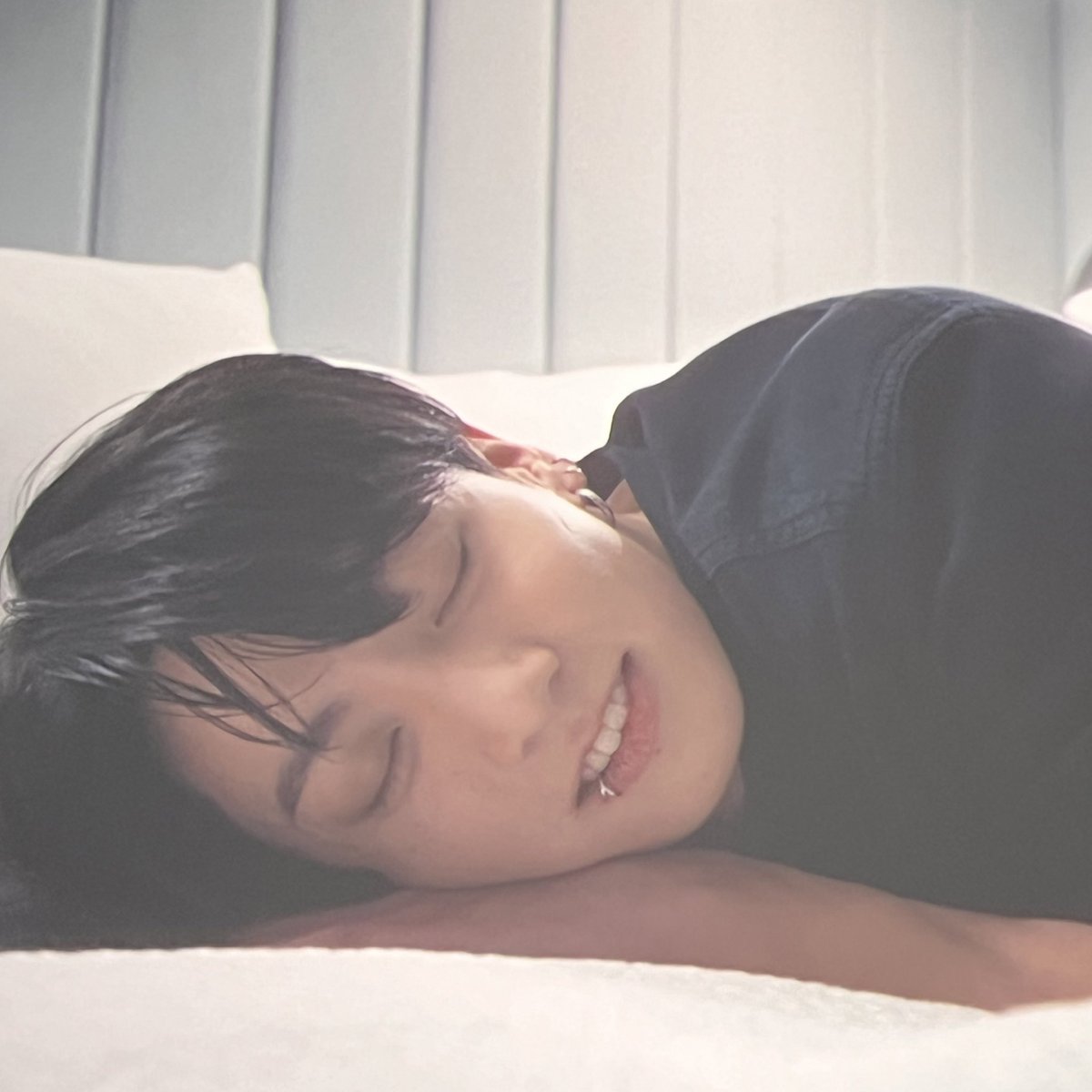 theepopstar's tweet photo. as long as you shine, i won't be lost in the dark.

#JUNGKOOK_IAMSTILL #정국 https://t.co/cj77HSKh63