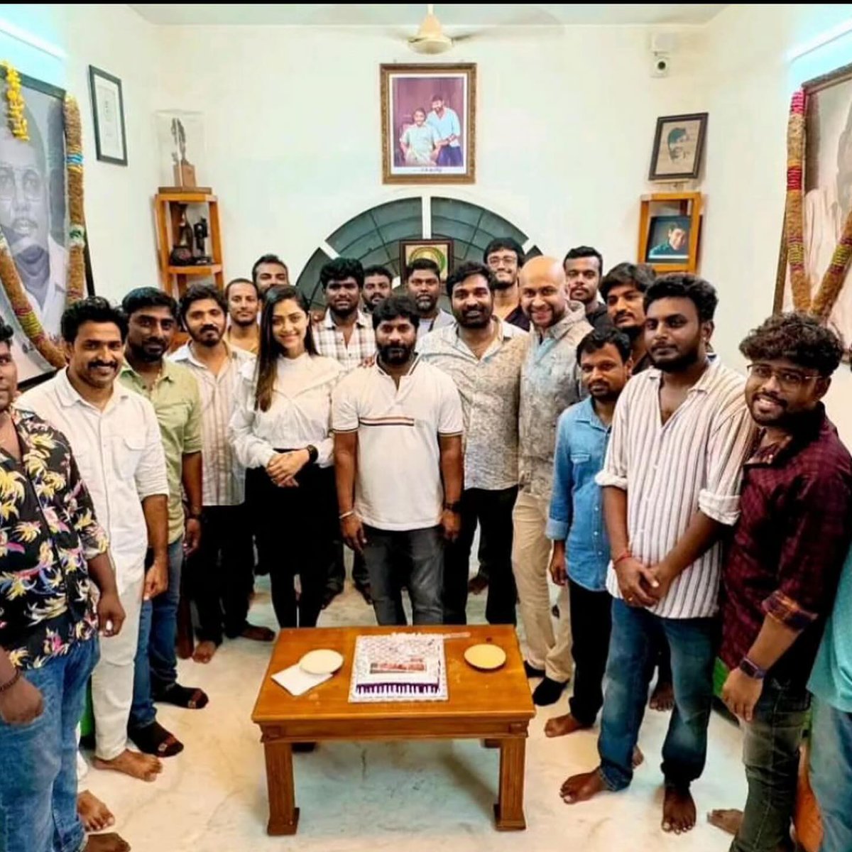 Madhumitha_99's tweet photo. Maharaja 100 days celebration  in sethu anna office 🥳❤️🔥👑🥳😍 
#100DaysofMaharaja @VijaySethuOffl
@Dir_Nithilan #VijaySethupathi #MakkalSelvan #Vjs #Maharaja https://t.co/stqSdZLThm