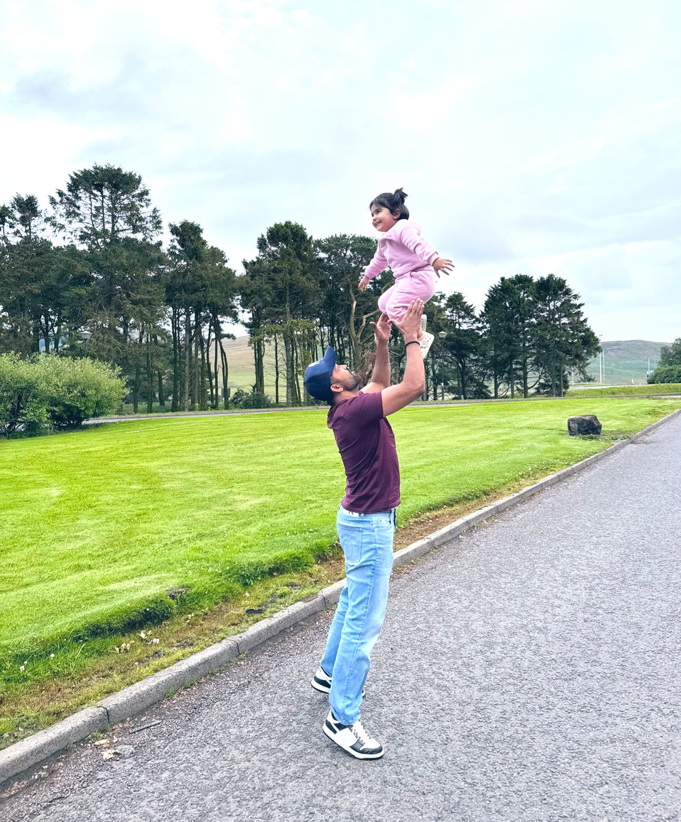 Vinay_Kumar_R's tweet photo. A daughter is life's greatest blessing, filled with endless love. Happy Daughters day to all.. love you my baby girl ❤️

#HappyDaughtersDay 
#BlessedFather #DaughtersLove #SpecialBond https://t.co/YYJ9r9s8fH