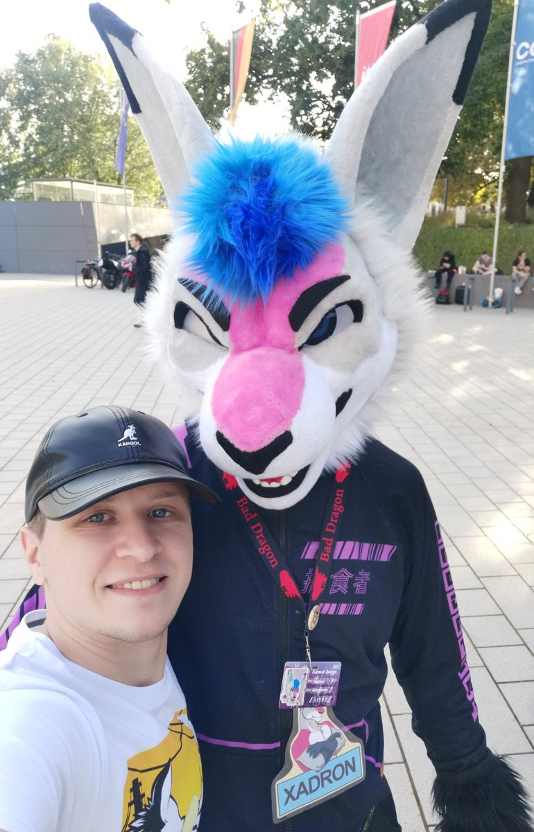 DatNero's tweet photo. Fellow German Roooo! Thank you @xadron! :D
#Eurofurence28 https://t.co/QiOj0f7U7w